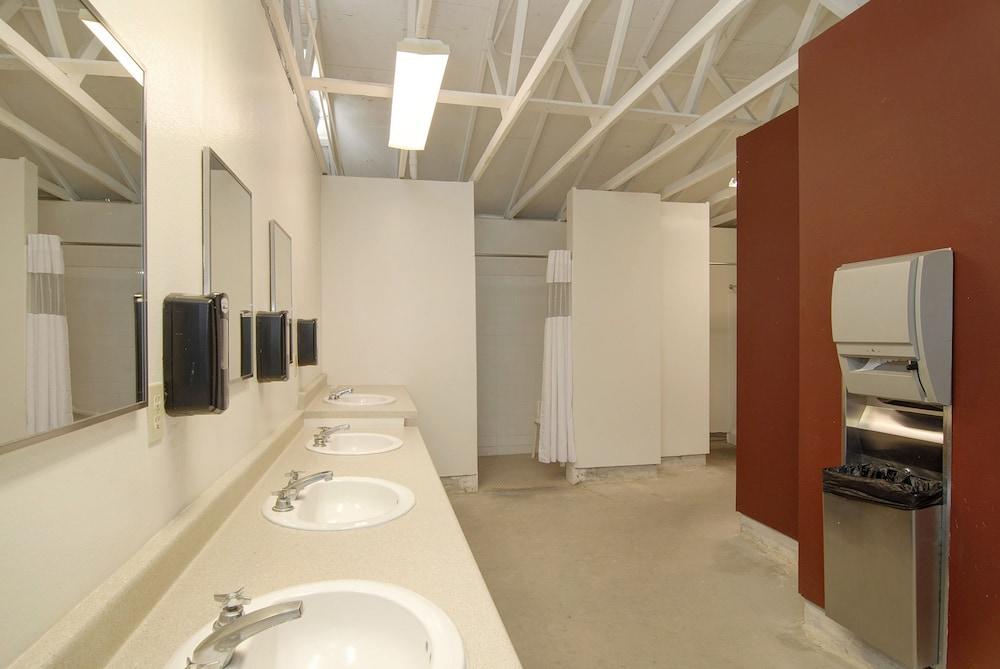 Palm Canyon Hotel & RV Resort photo 39