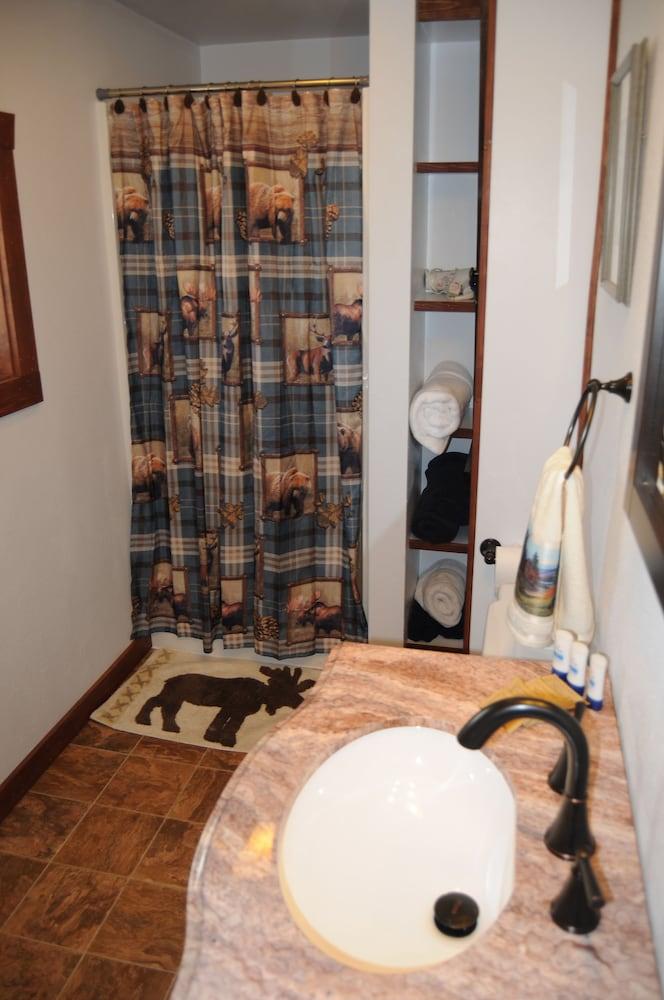 Yellowstone Motel - Adults Only photo 40
