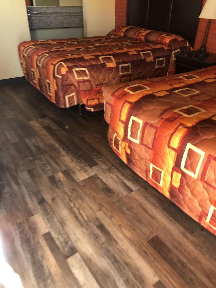Economy Inn photo 4