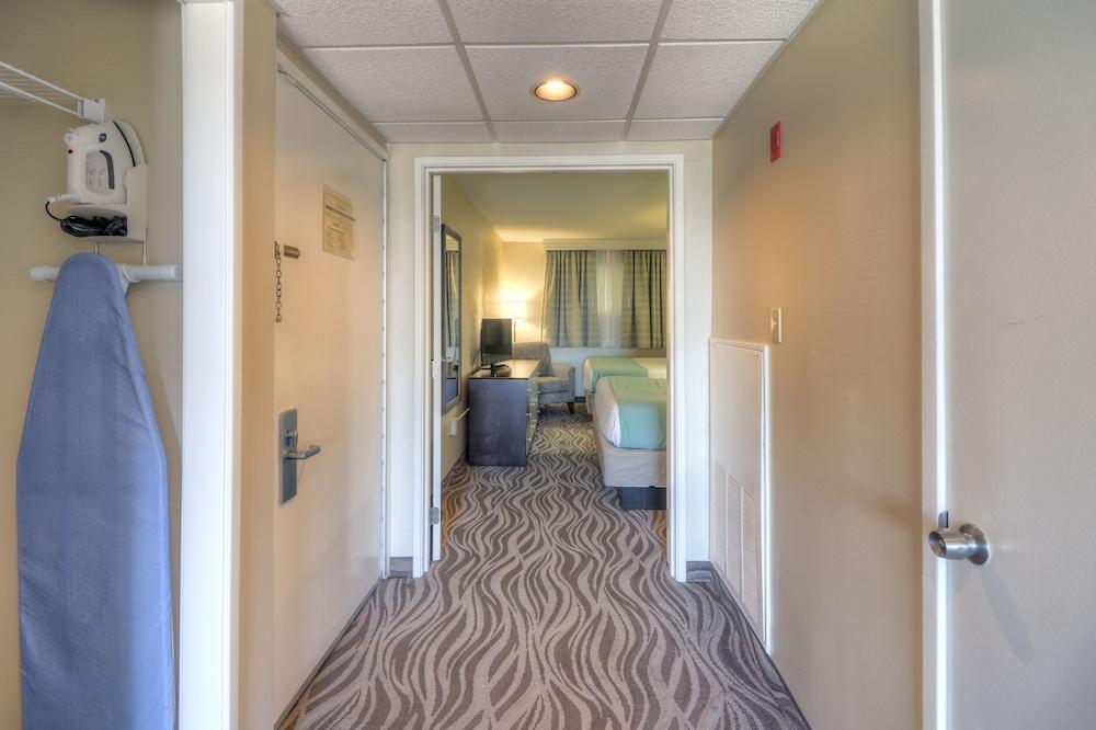 The Breakers Hotel & Suites photo 73