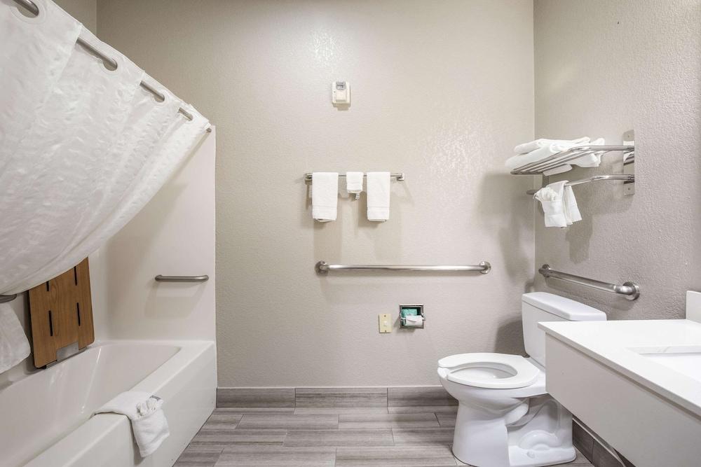 Quality Inn & Suites Lodi I-90 photo 28