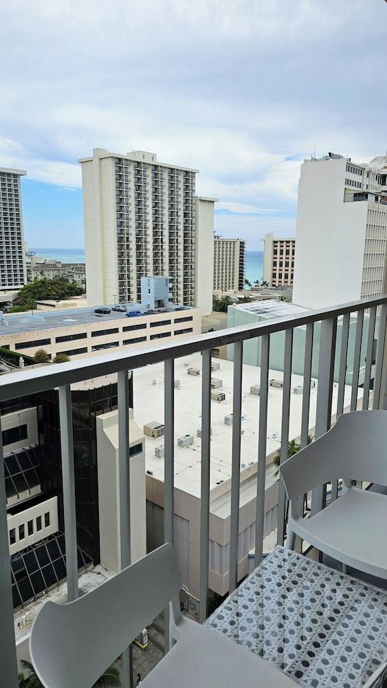 Waikiki Place - the Place to be in Waikiki photo 27