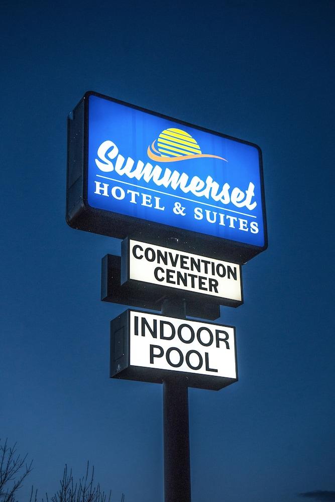 Summerset Hotel & Suites photo 30