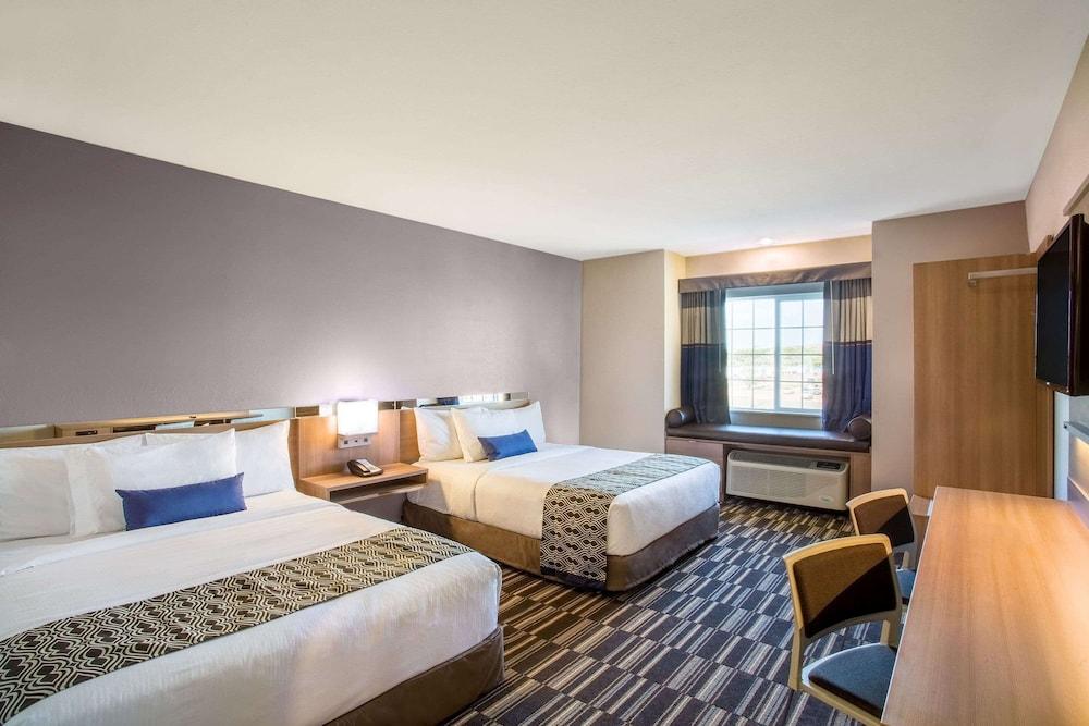 Microtel by Wyndham Vernal / Naples photo 2