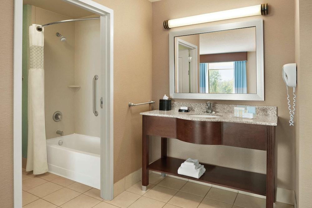 Hampton Inn & Suites Grafton photo 23