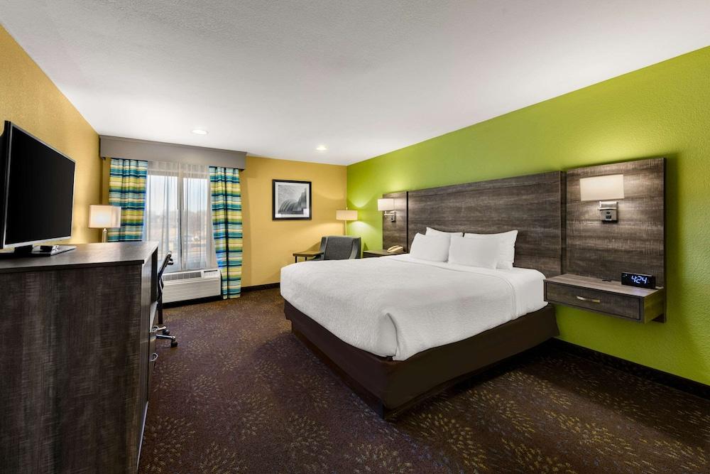 Quality Inn Warrensburg photo 12