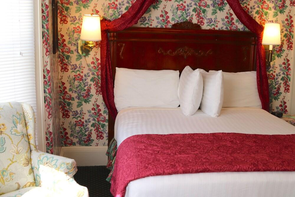 Inn on Mackinac photo 97