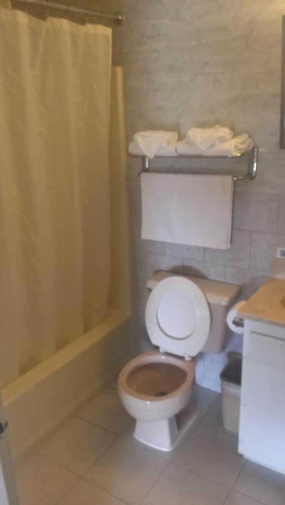 Naugatuck Motor Lodge photo 11