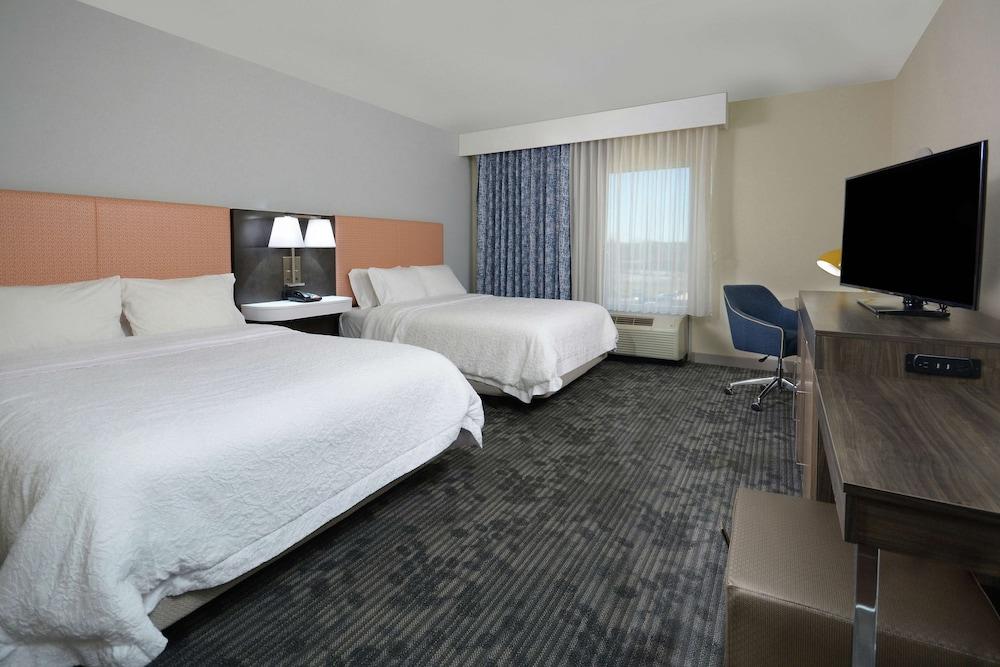 Hampton Inn & Suites Clinton - I-26 photo 8