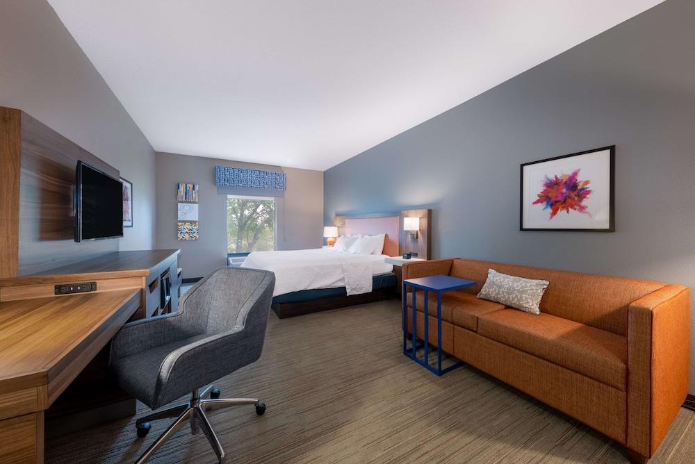 Hampton Inn St. Robert/Ft. Leonard Wood photo 41