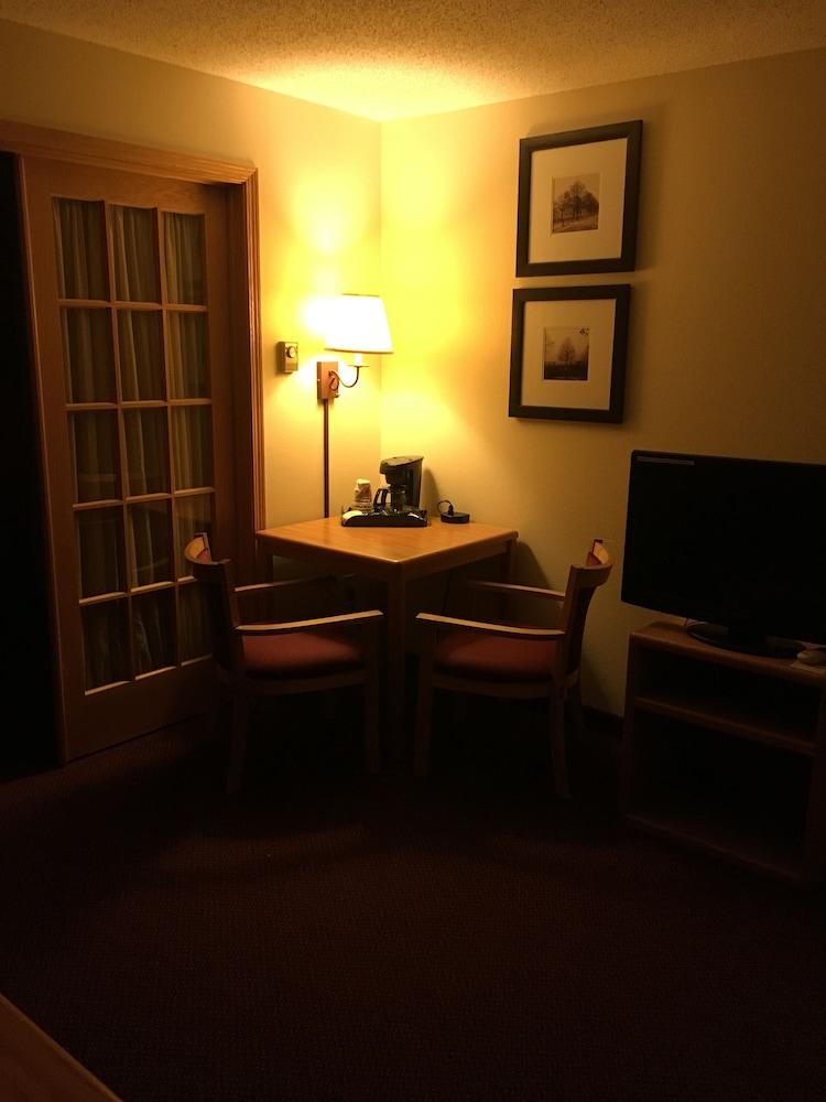 Moose Lake Lodge & Suites photo 4