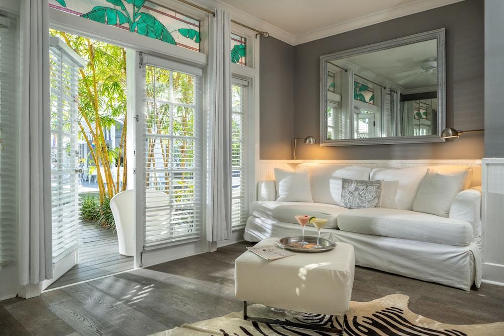Alexanders Guesthouse - Adult Exclusive, LGBTQ Friendly photo 3