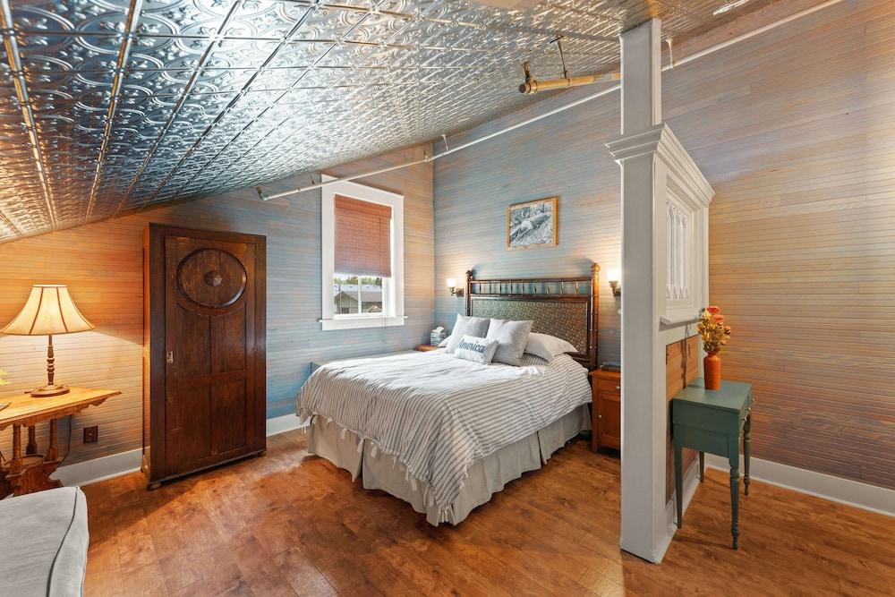 Mccloud Mercantile Hotel photo 26