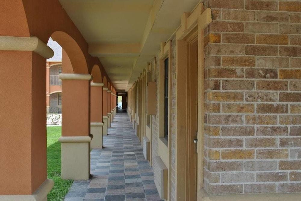 Executive Inn photo 4