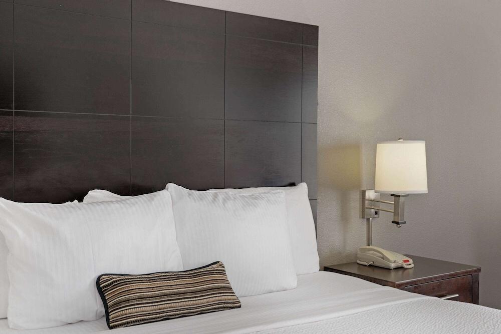 Sonesta Essential Houston Westchase photo 7