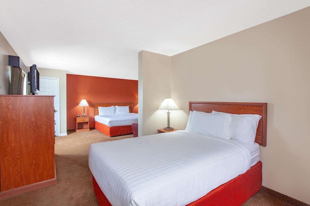 AmericInn by Wyndham Willmar photo 7