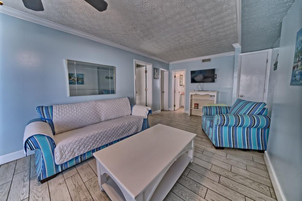 Pineapple Villas on Laguna Beach photo 30