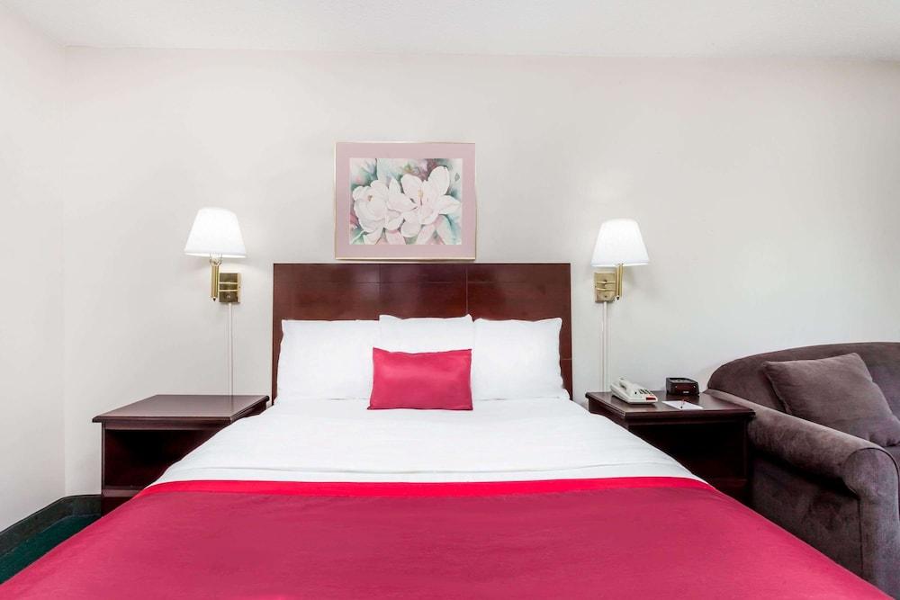Ramada by Wyndham Tell City photo 11