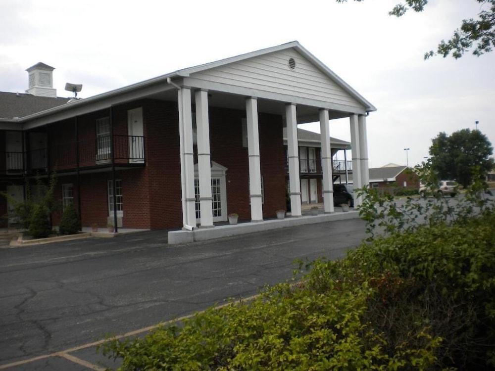Capital O First Heritage Inn Rantoul IL I 57 photo 20