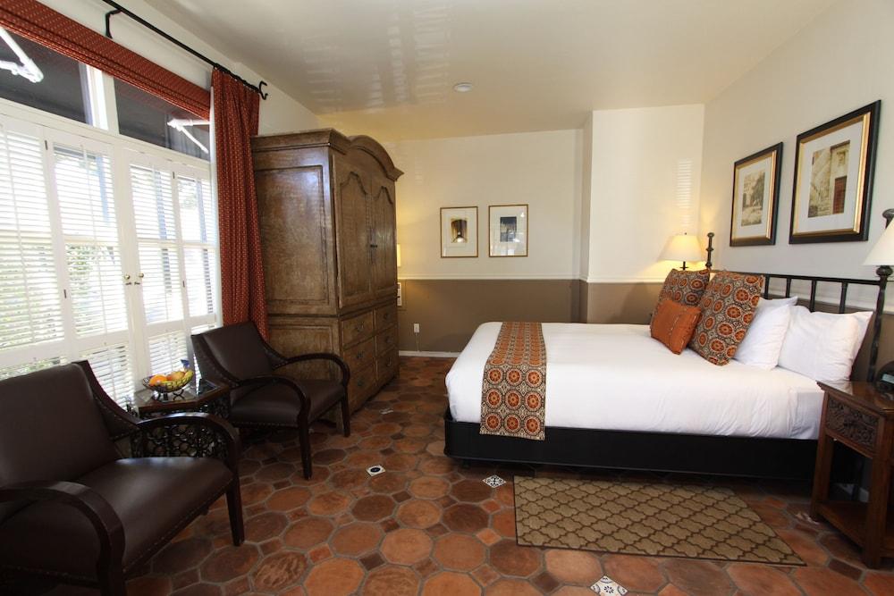 Cypress Inn photo 11