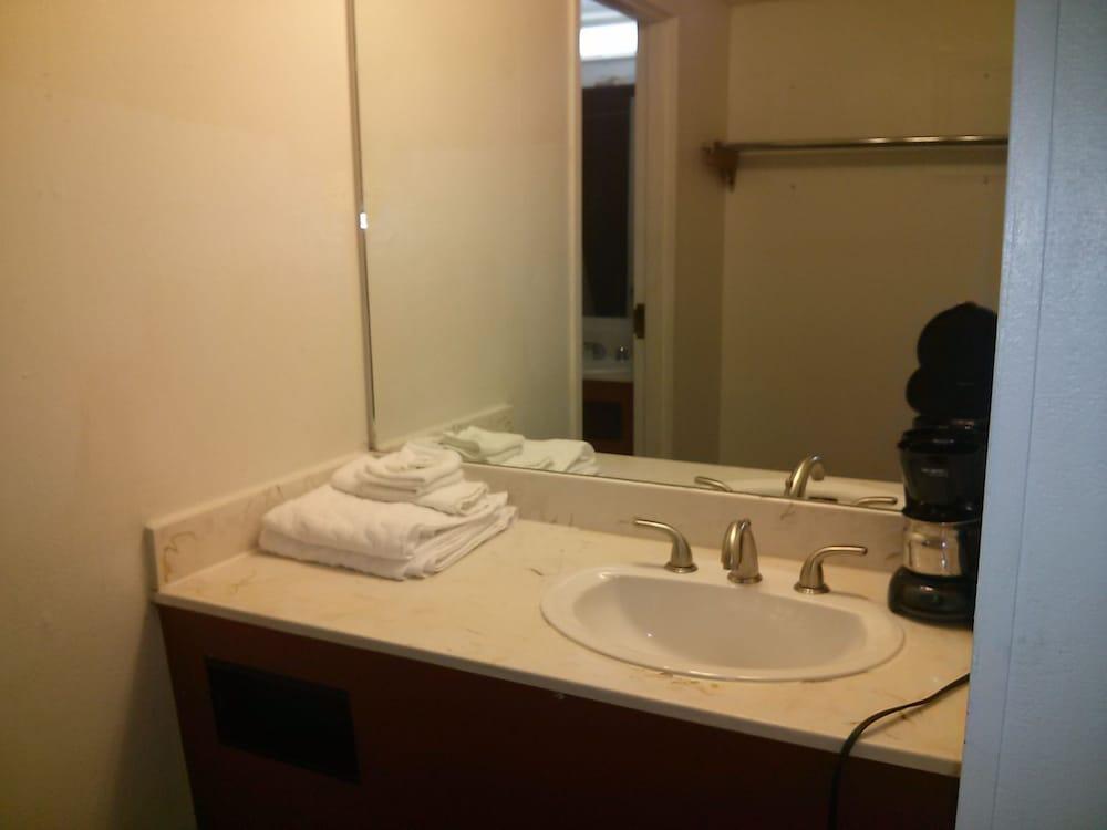 Val U Stay Inn and Suites photo 3