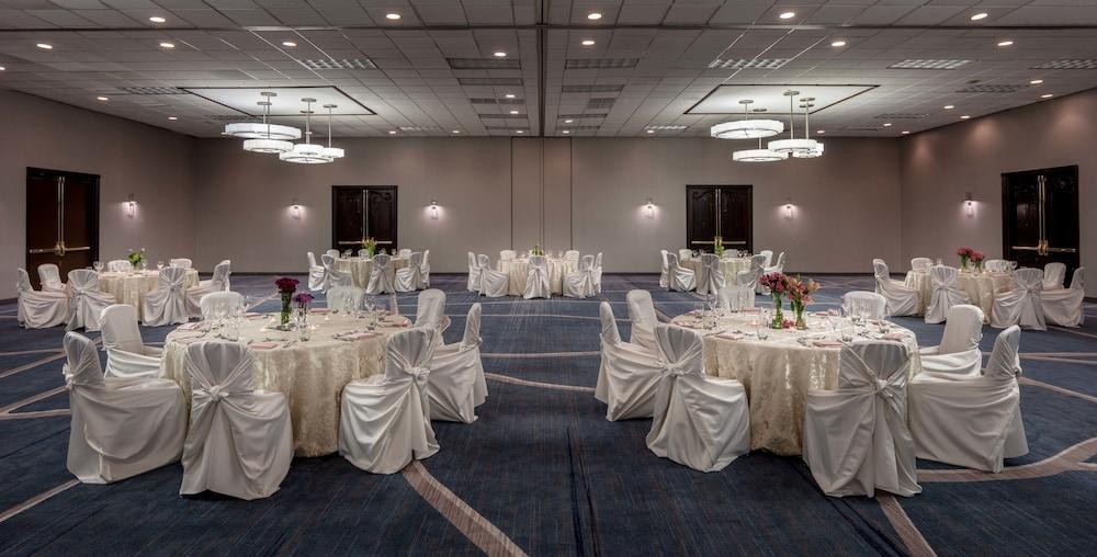 Sonesta Hotel Houston IAH Airport photo 42