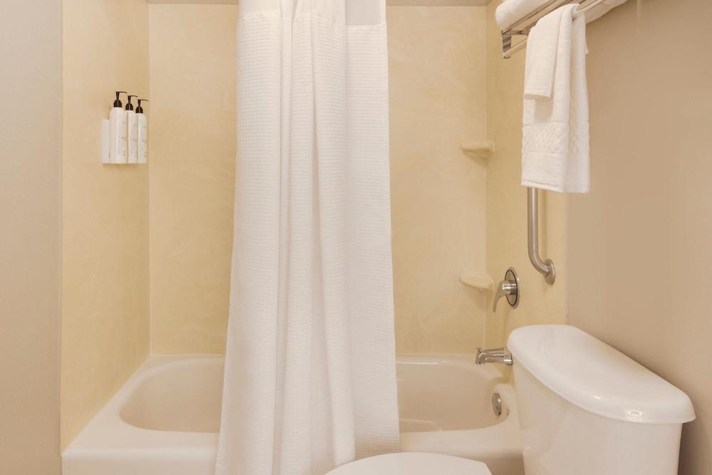 SpringHill Suites by Marriott Newark Liberty International photo 20