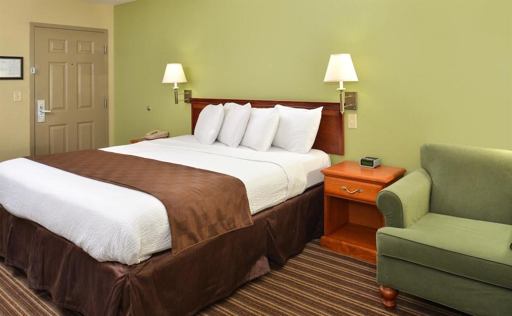 Americas Best Value Inn & Suites University Ave photo 6