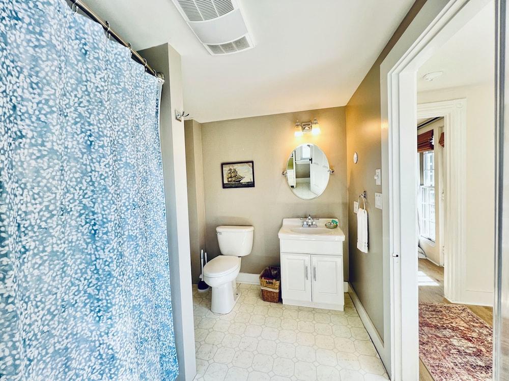 Admirals Quarters Inn photo 92