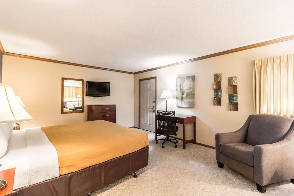 Econo Lodge Valley City photo 17