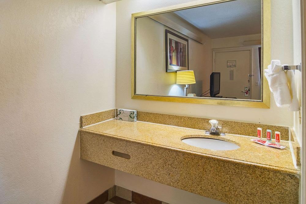 Econo Lodge South Holland - Chicago Southland photo 26