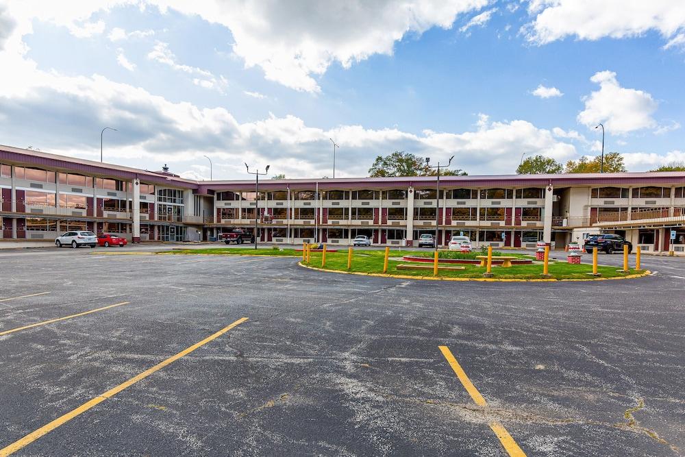 Americas Best Value Inn Moline photo 34