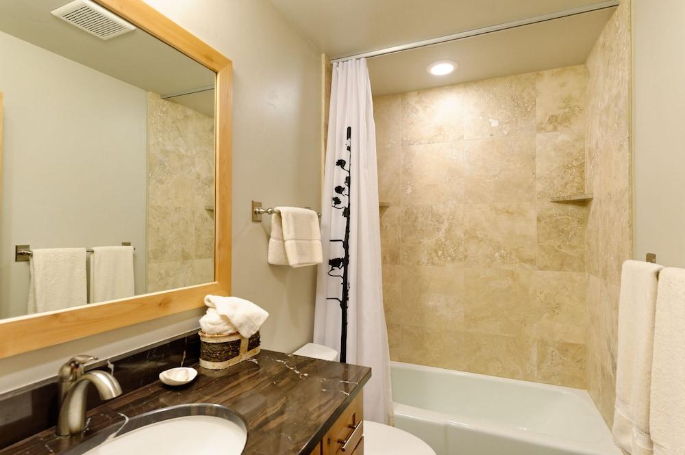 The Crestwood Condominiums photo 74