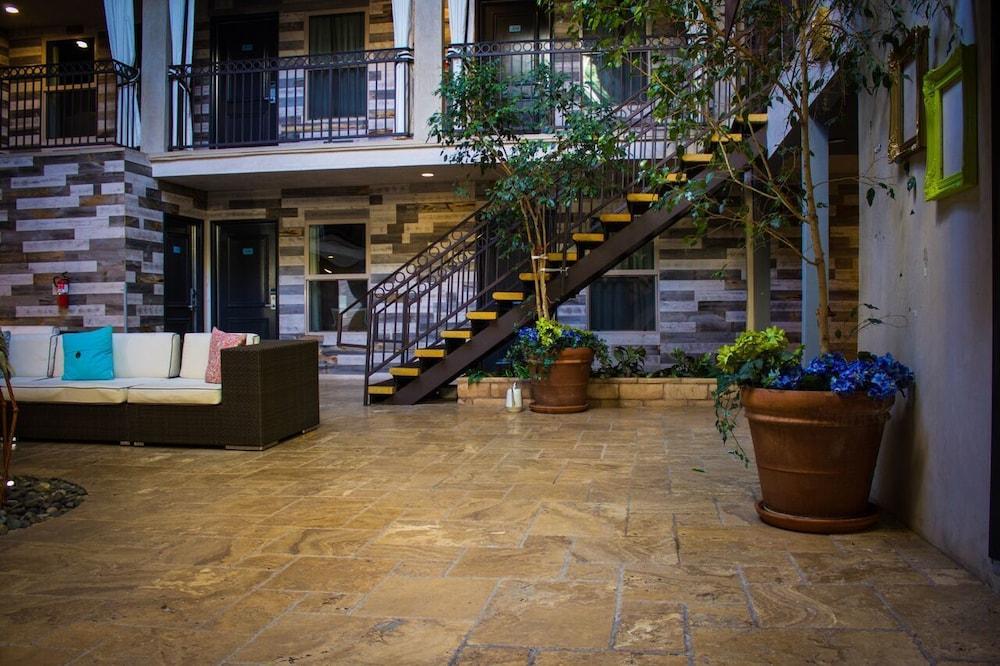 L.A. Sky Boutique Hotel photo 14