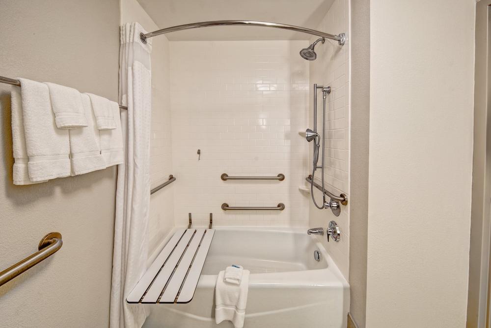 Holiday Inn Express Hotel & Suites Jackson NE by IHG photo 2