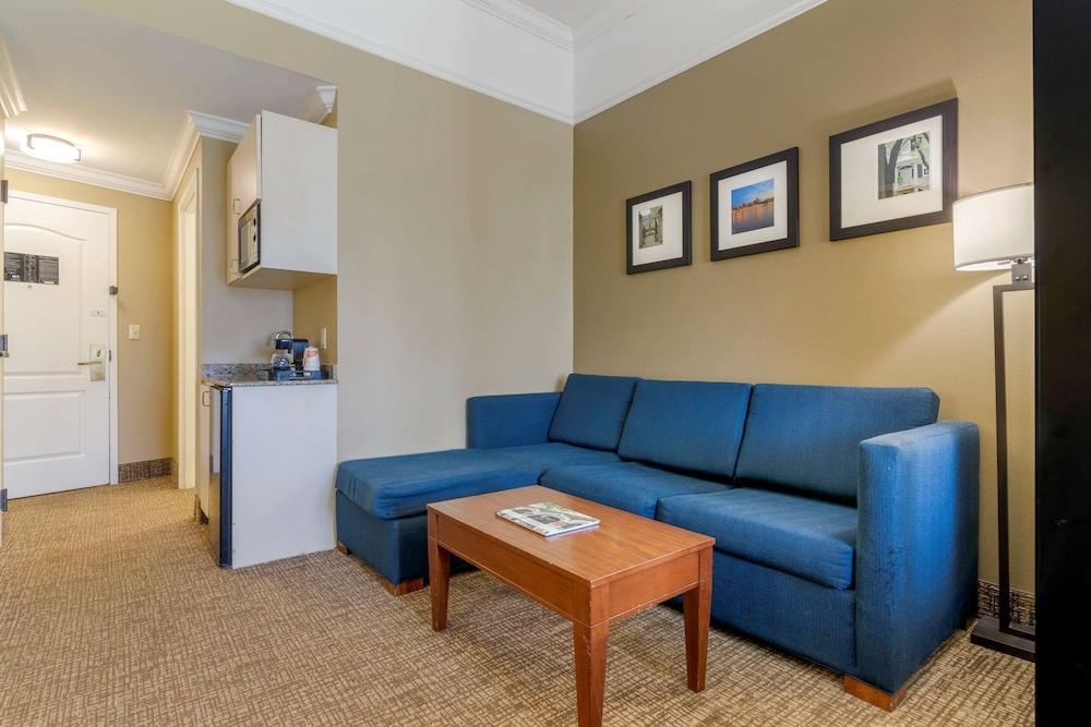 Comfort Suites Savannah North I-95 photo 23