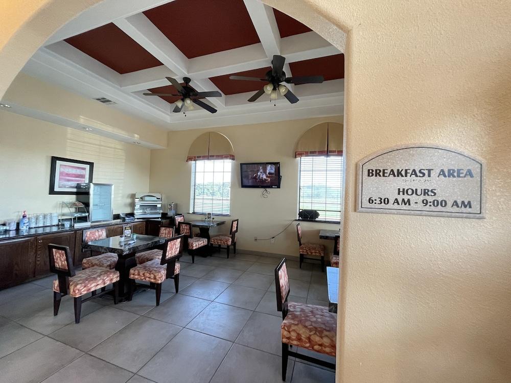 Sunbridge Inn and Suites photo 8