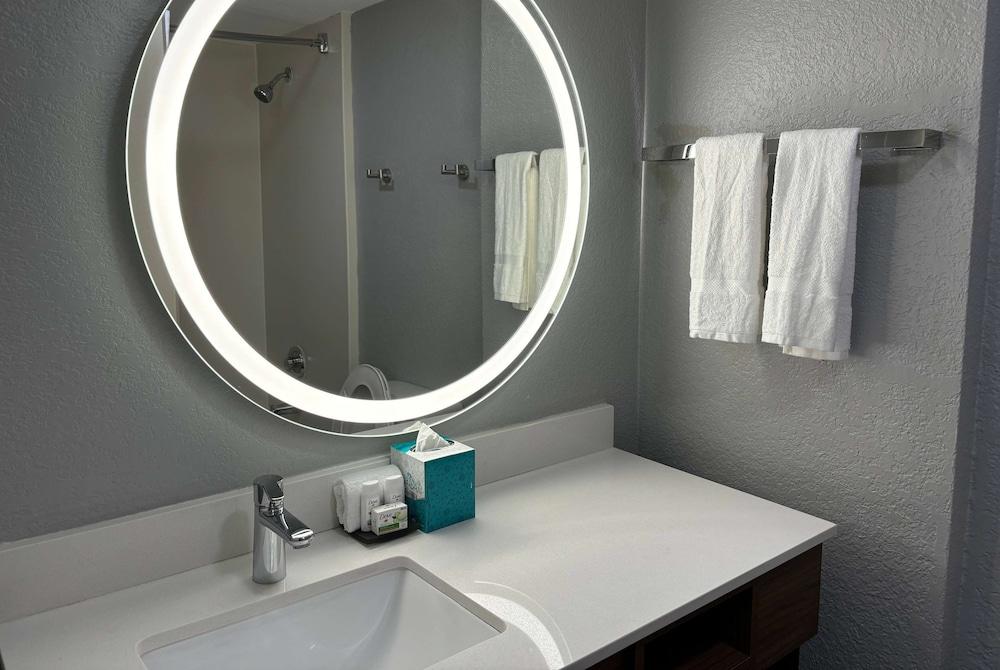 La Quinta Inn & Suites by Wyndham Ft Lauderdale Cypress Cr photo 10