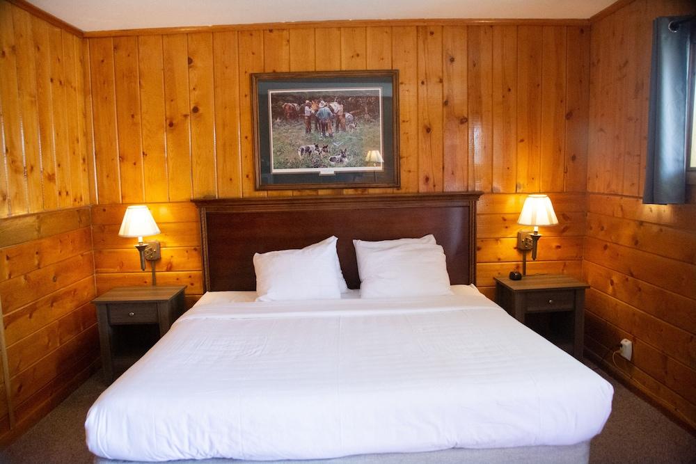 Holiday Motel photo 8