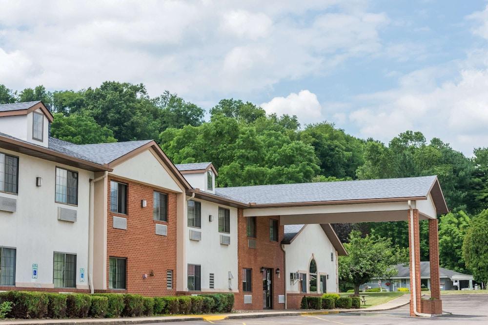 Super 8 by Wyndham Coshocton Roscoe Village — hotel in Coshocton