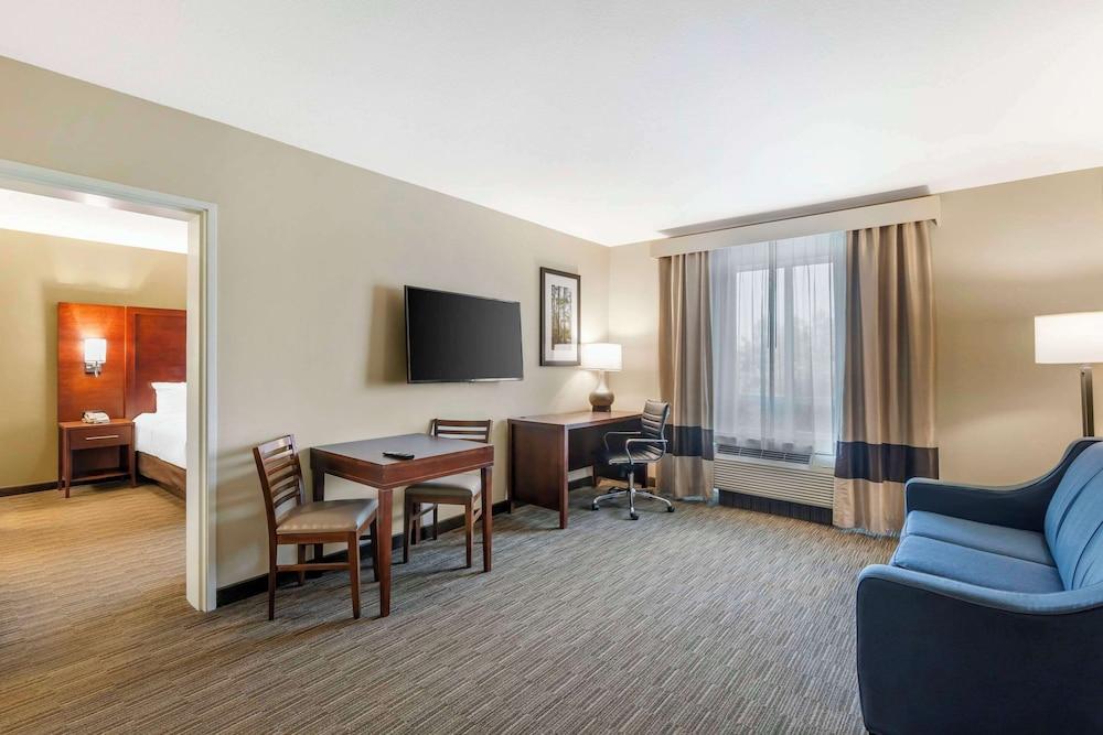 Comfort Inn & Suites Tifton photo 24