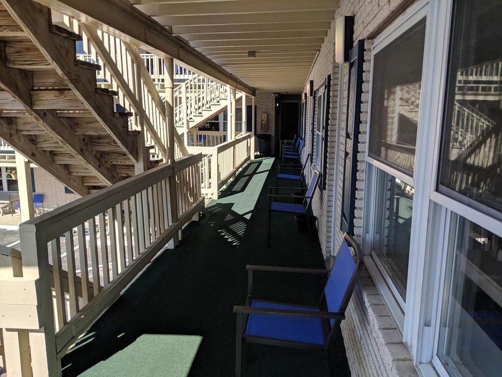 Crystal Sands Motel photo 36