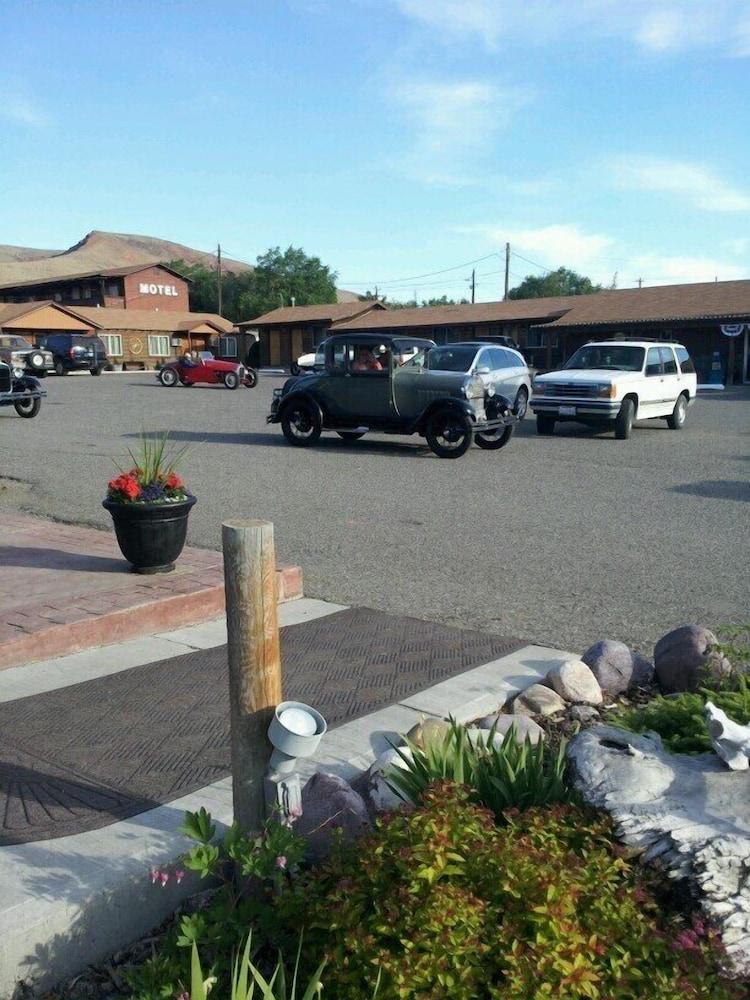 The Village Inn Motel and Restaurant photo 24