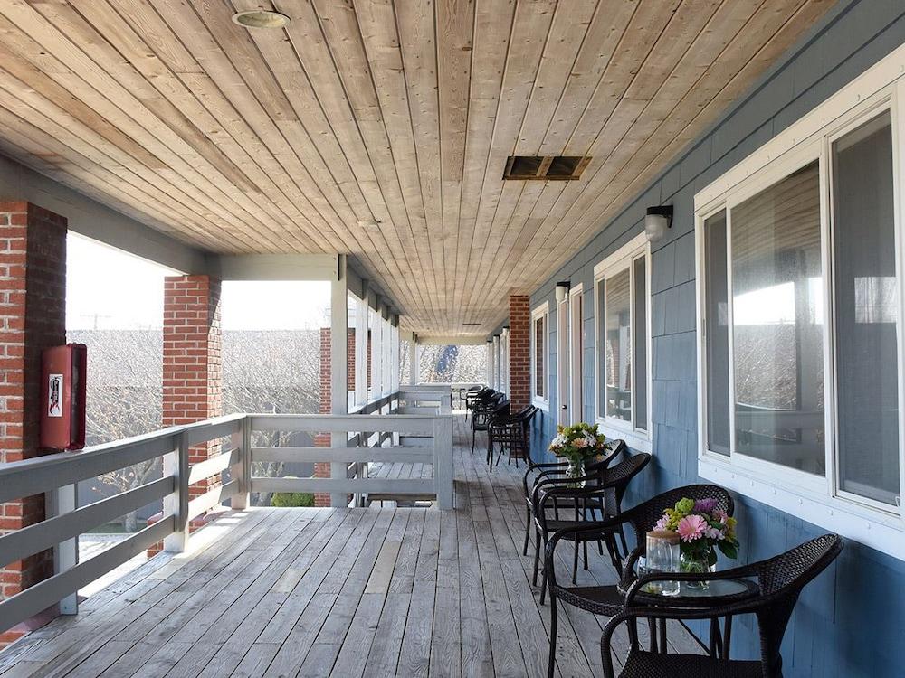 Montauk Oceanside Suites photo 68