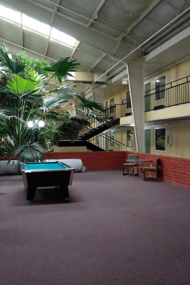Econo Lodge Elk City photo 7