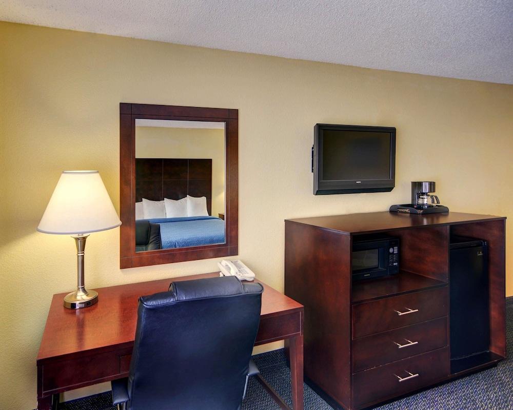 Quality Inn & Suites Grand Prairie South photo 8