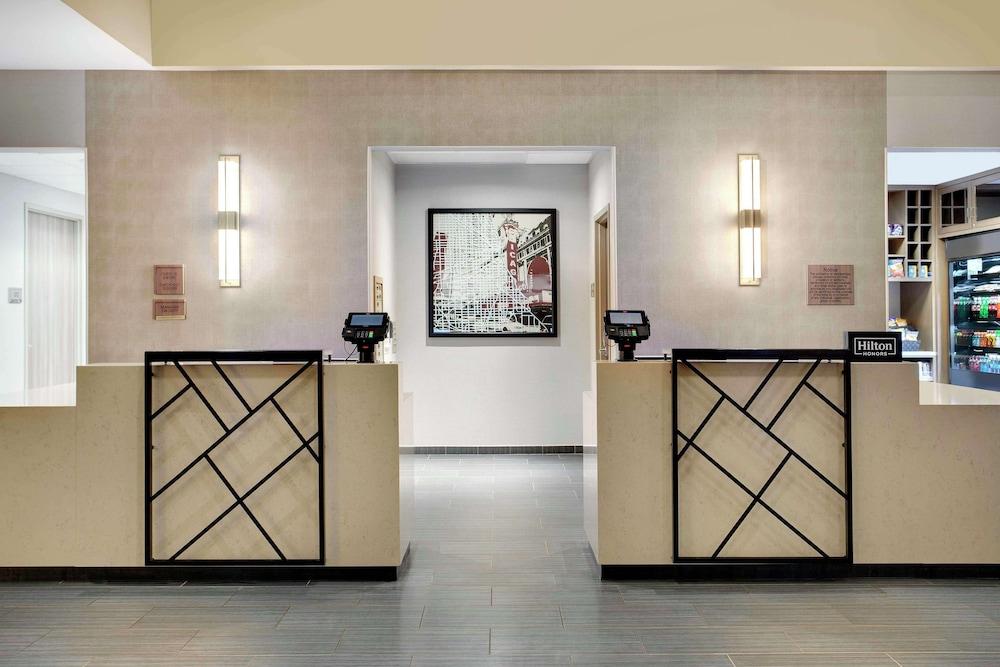 DoubleTree by Hilton Chicago Midway Airport photo 13