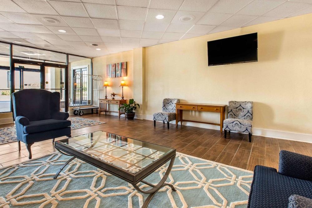Ramada by Wyndham Santee I-95 photo 2