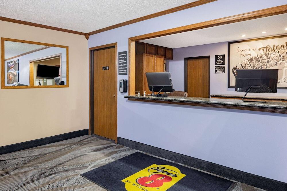 Super 8 by Wyndham Valentine NE photo 3