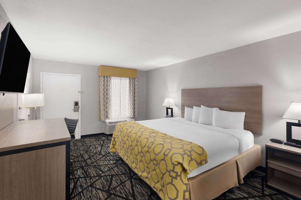 Baymont by Wyndham Mobile/Tillmans Corner photo 11